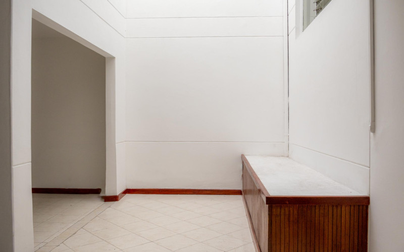 Development Opportunity: 383 sqm Property One Block from "La 70," Laureles.