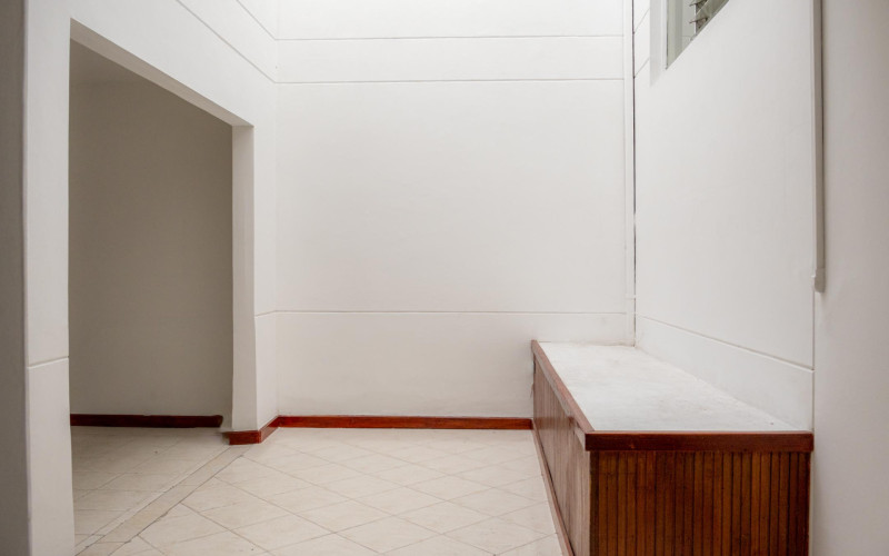 Development Opportunity: 383 sqm Property One Block from "La 70," Laureles.