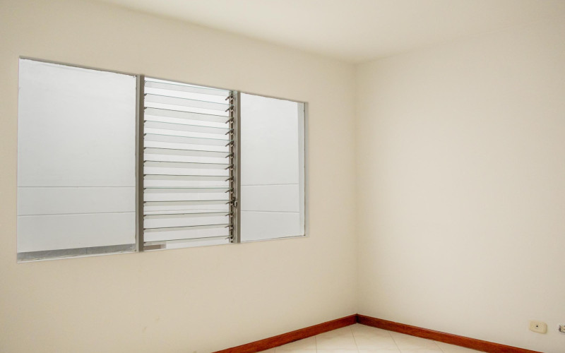 Development Opportunity: 383 sqm Property One Block from "La 70," Laureles.