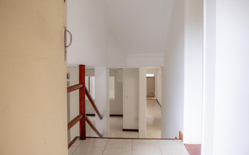 Development Opportunity: 383 sqm Property One Block from "La 70," Laureles.