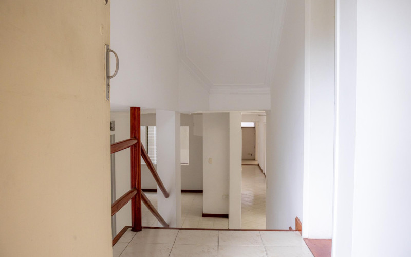 Development Opportunity: 383 sqm Property One Block from "La 70," Laureles.