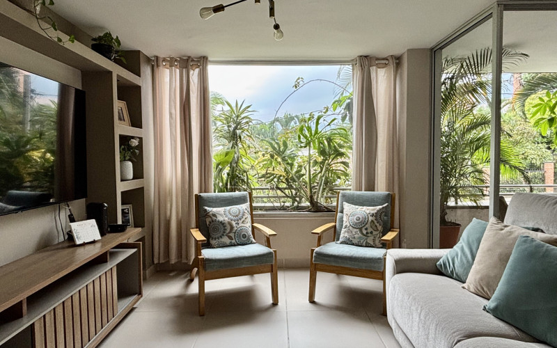 Strategic location & luxury renovation: Ready for move-in