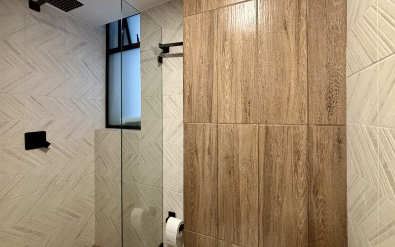 Strategic location & luxury renovation: Ready for move-in