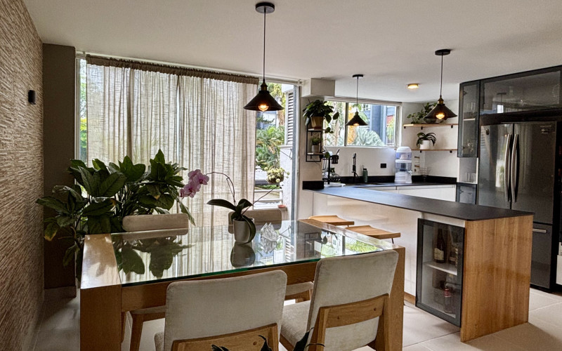 Strategic location & luxury renovation: Ready for move-in