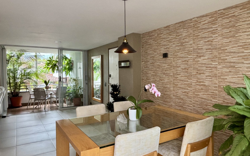 Strategic location & luxury renovation: Ready for move-in