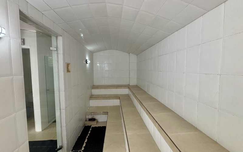 Strategic location & luxury renovation: Ready for move-in