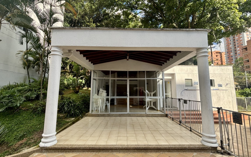 Strategic location & luxury renovation: Ready for move-in