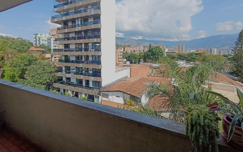 Apartamento en Medellín en Los Colores