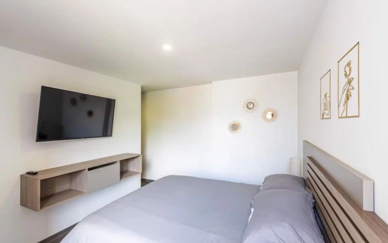 The New Standard of Urban Luxury: A Hidden Gem in Los Colores -  Laureles.
