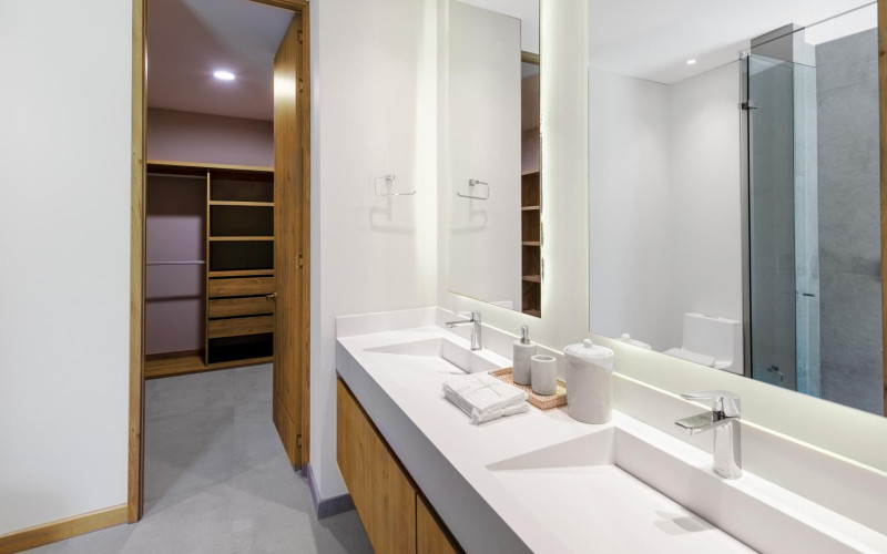 Nature-Inspired Luxury Estates in El Poblado: Expansive Family Residences in Medellín’s Premier Green Belt