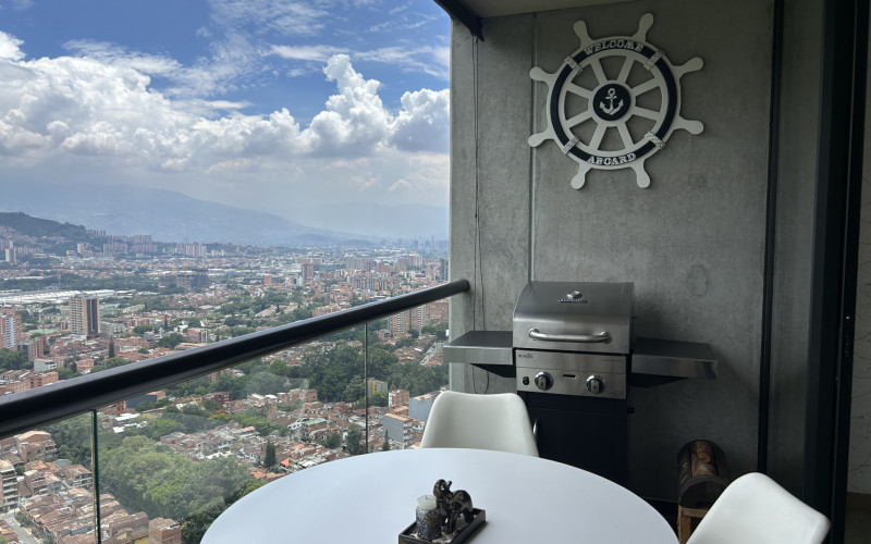 Modern Apartment for Sale in Envigado, El Trianón | Unobstructed City View