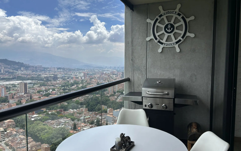 Modern Apartment for Sale in Envigado, El Trianón | Unobstructed City View