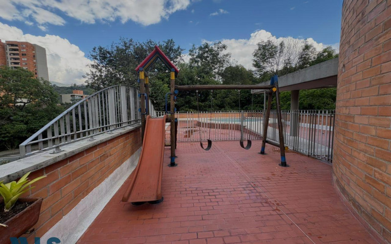 Apartamento en Medellín en Los Colores