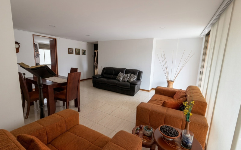 Spacious apartment in Conquistadores with prime location near Unicentro and UPB
