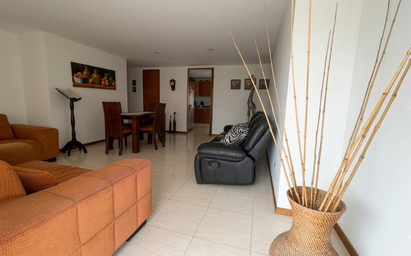 Spacious apartment in Conquistadores with prime location near Unicentro and UPB