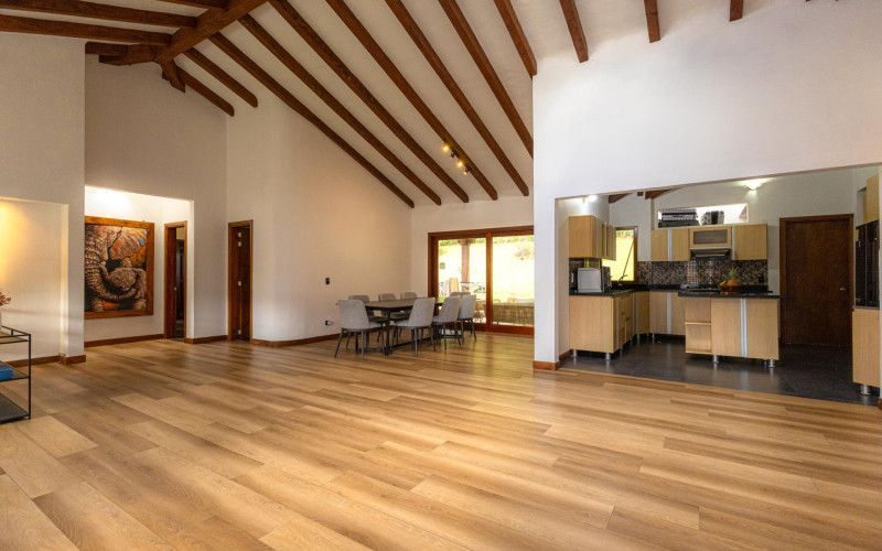 Luxury Country House in El Retiro | 1,400 m² Lot, Exclusive Gated Community.