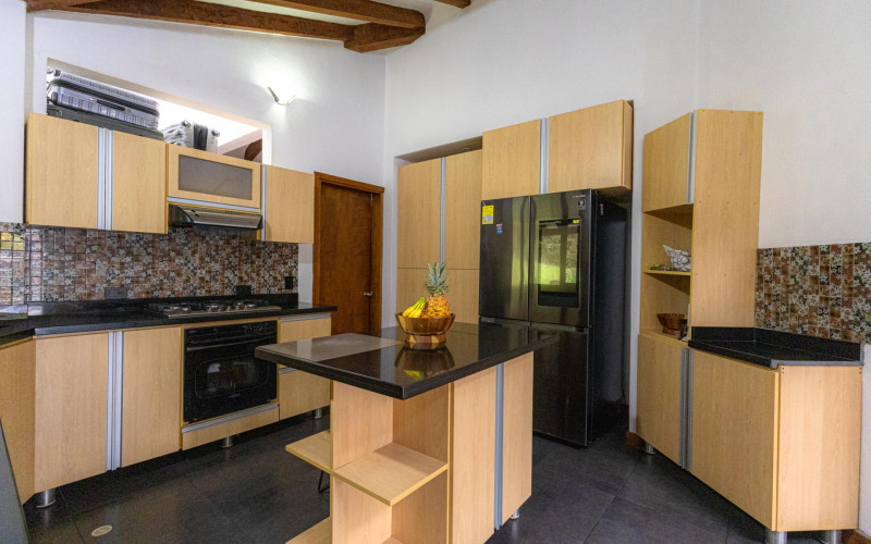 Luxury Country House in El Retiro | 1,400 m² Lot, Exclusive Gated Community.