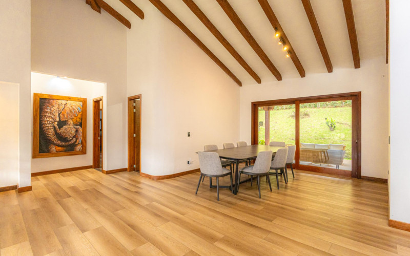 Luxury Country House in El Retiro | 1,400 m² Lot, Exclusive Gated Community.