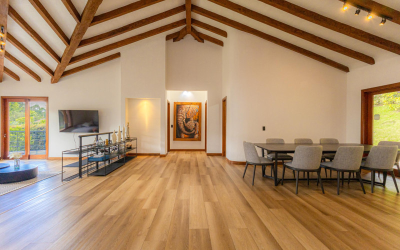 Luxury Country House in El Retiro | 1,400 m² Lot, Exclusive Gated Community.