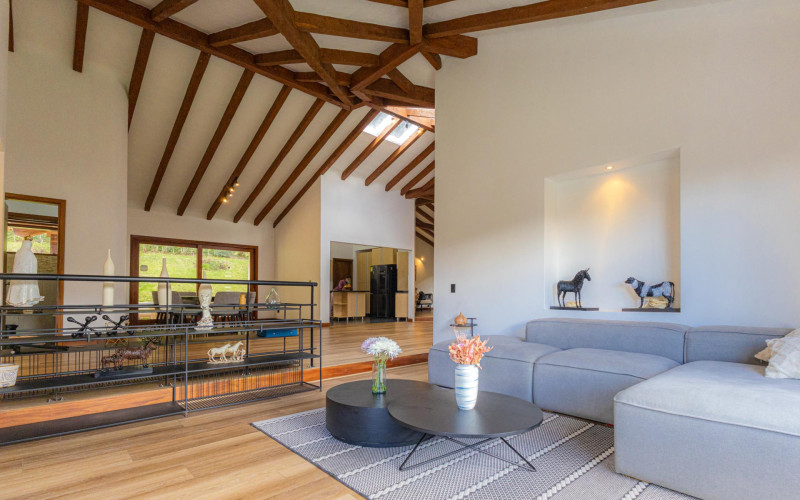 Luxury Country House in El Retiro | 1,400 m² Lot, Exclusive Gated Community.