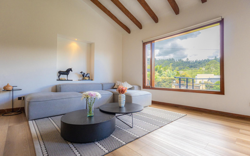 Luxury Country House in El Retiro | 1,400 m² Lot, Exclusive Gated Community.