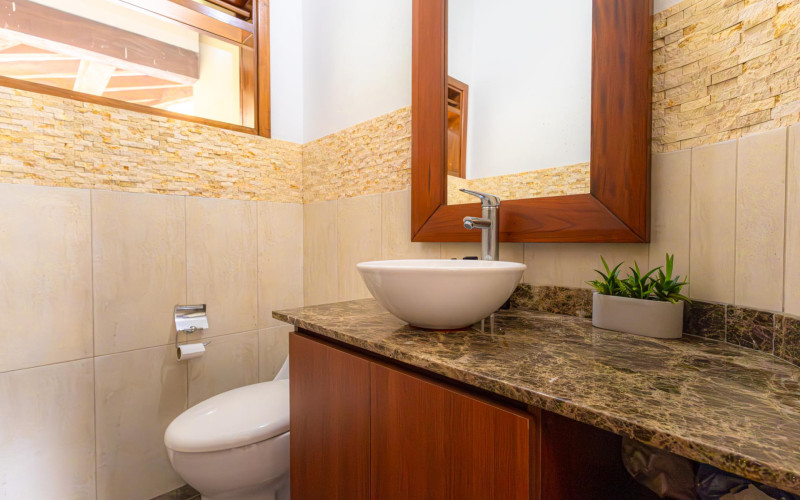 Luxury Country House in El Retiro | 1,400 m² Lot, Exclusive Gated Community.