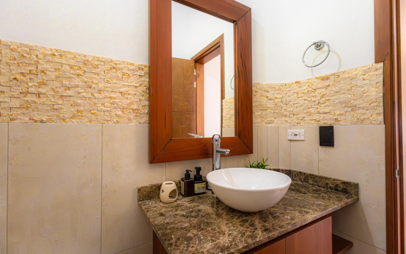 Luxury Country House in El Retiro | 1,400 m² Lot, Exclusive Gated Community.