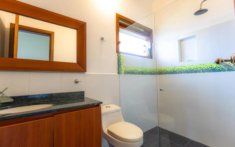 Luxury Country House in El Retiro | 1,400 m² Lot, Exclusive Gated Community.