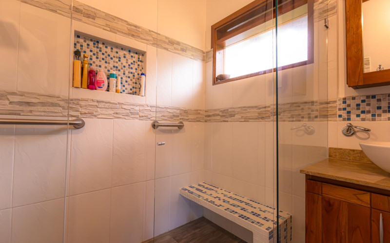 Luxury Country House in El Retiro | 1,400 m² Lot, Exclusive Gated Community.