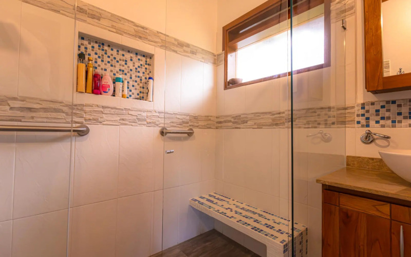 Luxury Country House in El Retiro | 1,400 m² Lot, Exclusive Gated Community.