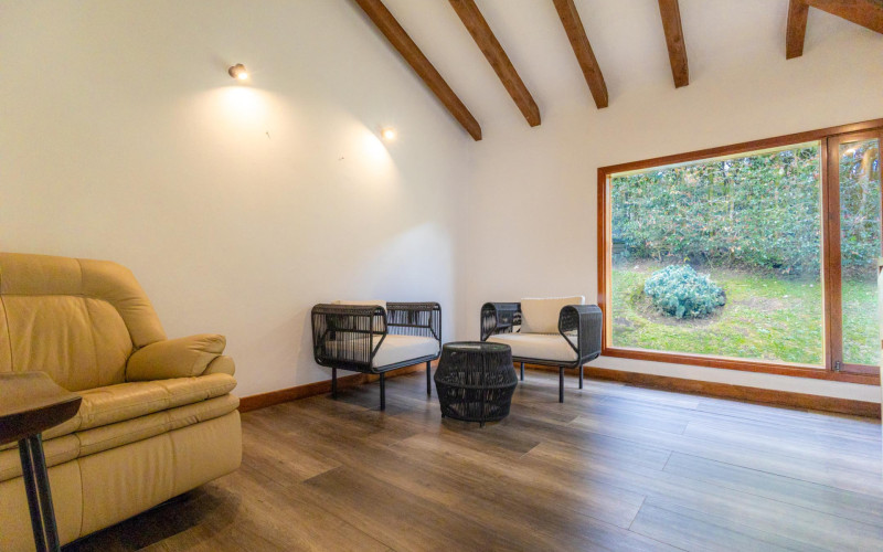 Luxury Country House in El Retiro | 1,400 m² Lot, Exclusive Gated Community.