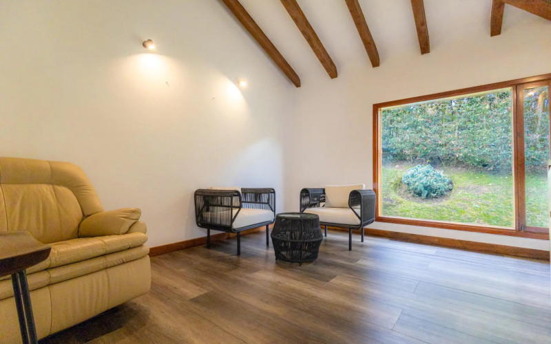 Luxury Country House in El Retiro | 1,400 m² Lot, Exclusive Gated Community.