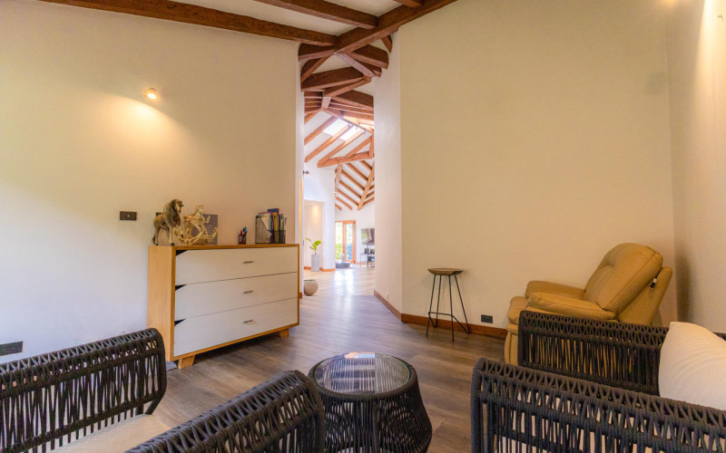 Luxury Country House in El Retiro | 1,400 m² Lot, Exclusive Gated Community.