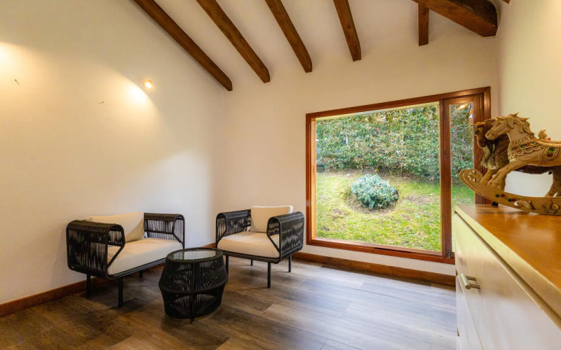 Luxury Country House in El Retiro | 1,400 m² Lot, Exclusive Gated Community.