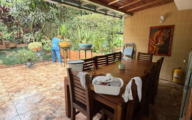 House in Loma de Las Brujas, Envigado, Antioquia.