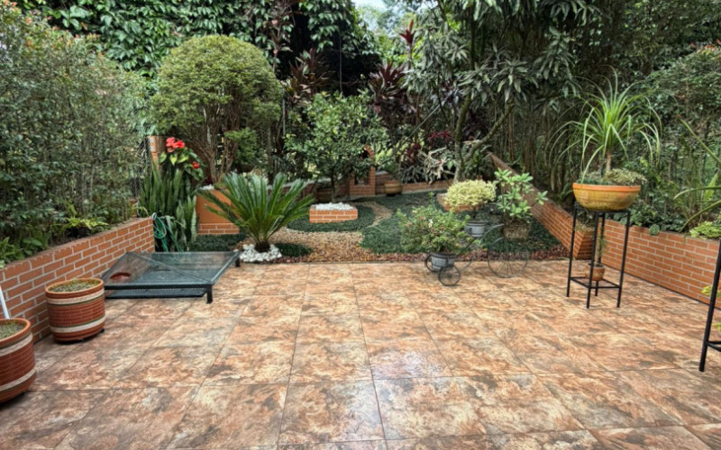 House in Loma de Las Brujas, Envigado, Antioquia.