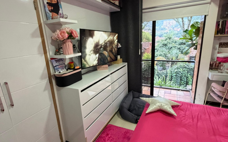 House in Loma de Las Brujas, Envigado, Antioquia.