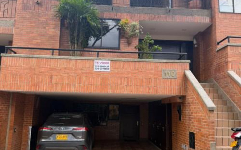 House in Loma de Las Brujas, Envigado, Antioquia.