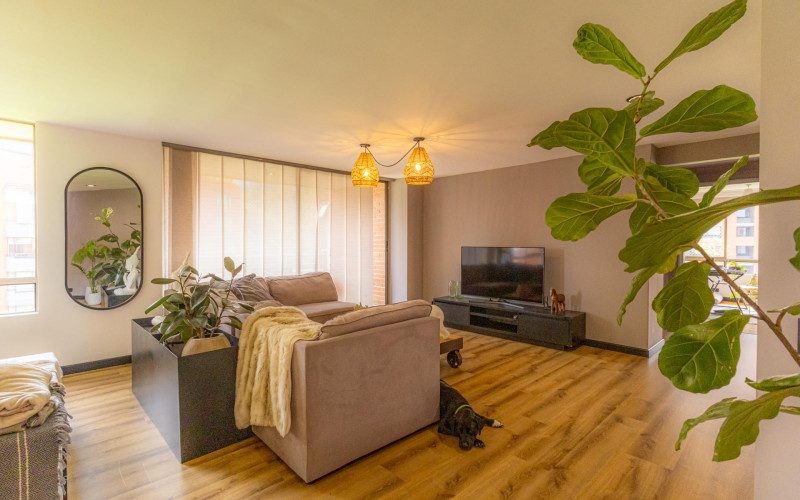 Renovated 165 m2 Apartment in El Tesoro, Medellin | 3 Bed + Den