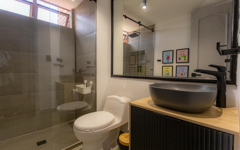 Renovated 165 m2 Apartment in El Tesoro, Medellin | 3 Bed + Den