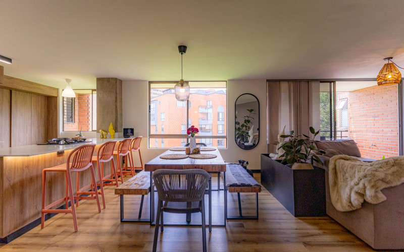 Renovated 165 m2 Apartment in El Tesoro, Medellin | 3 Bed + Den