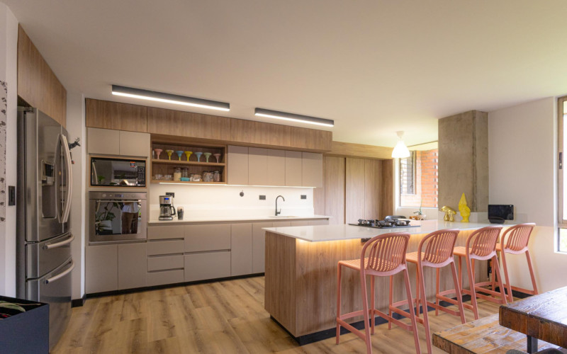 Renovated 165 m2 Apartment in El Tesoro, Medellin | 3 Bed + Den