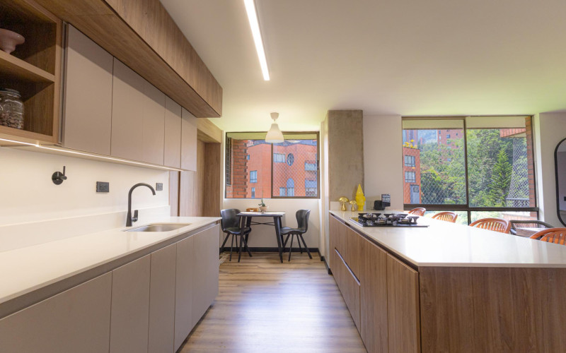 Renovated 165 m2 Apartment in El Tesoro, Medellin | 3 Bed + Den
