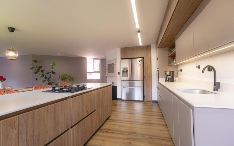 Renovated 165 m2 Apartment in El Tesoro, Medellin | 3 Bed + Den