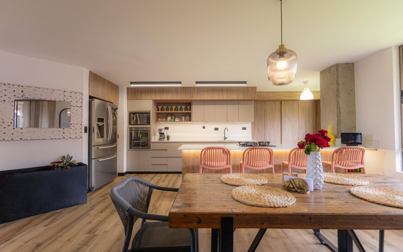 Renovated 165 m2 Apartment in El Tesoro, Medellin | 3 Bed + Den