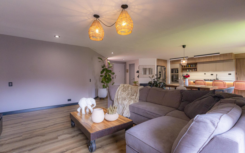 Renovated 165 m2 Apartment in El Tesoro, Medellin | 3 Bed + Den