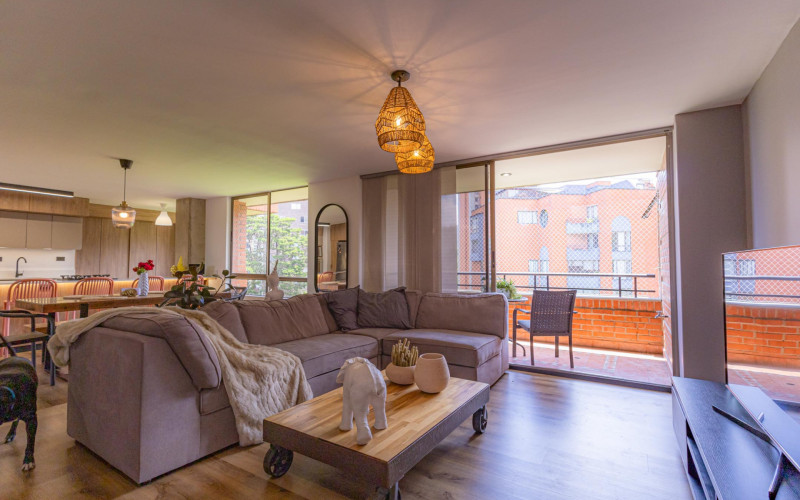 Renovated 165 m2 Apartment in El Tesoro, Medellin | 3 Bed + Den