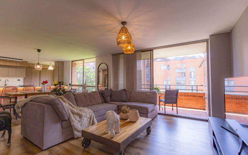 Renovated 165 m2 Apartment in El Tesoro, Medellin | 3 Bed + Den