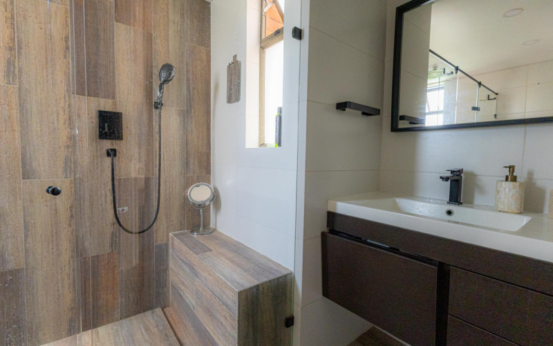 Renovated 165 m2 Apartment in El Tesoro, Medellin | 3 Bed + Den