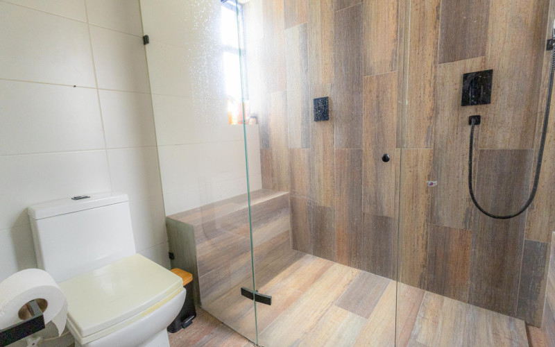 Renovated 165 m2 Apartment in El Tesoro, Medellin | 3 Bed + Den